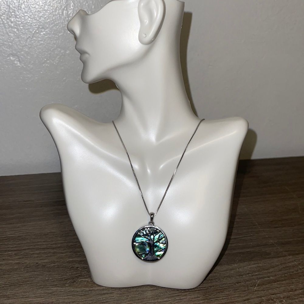 ❤️sold❤️The Family Tree Avalon Necklace in Sterling Silver. Size 18”